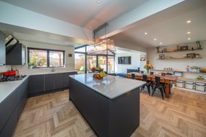 KITCHEN/DINER- click for photo gallery